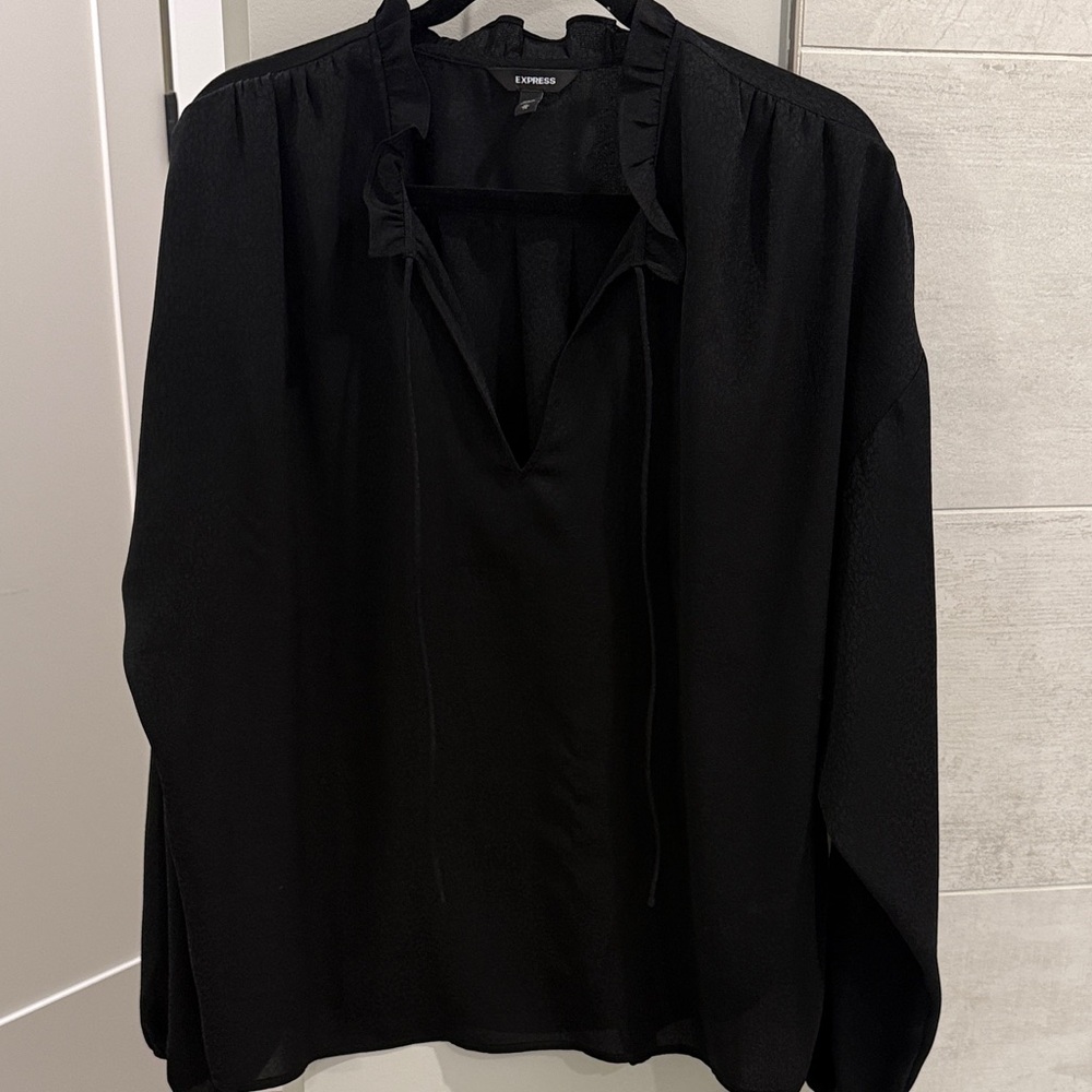 🧡 Express Women's Flowy Ruched Black Blouse